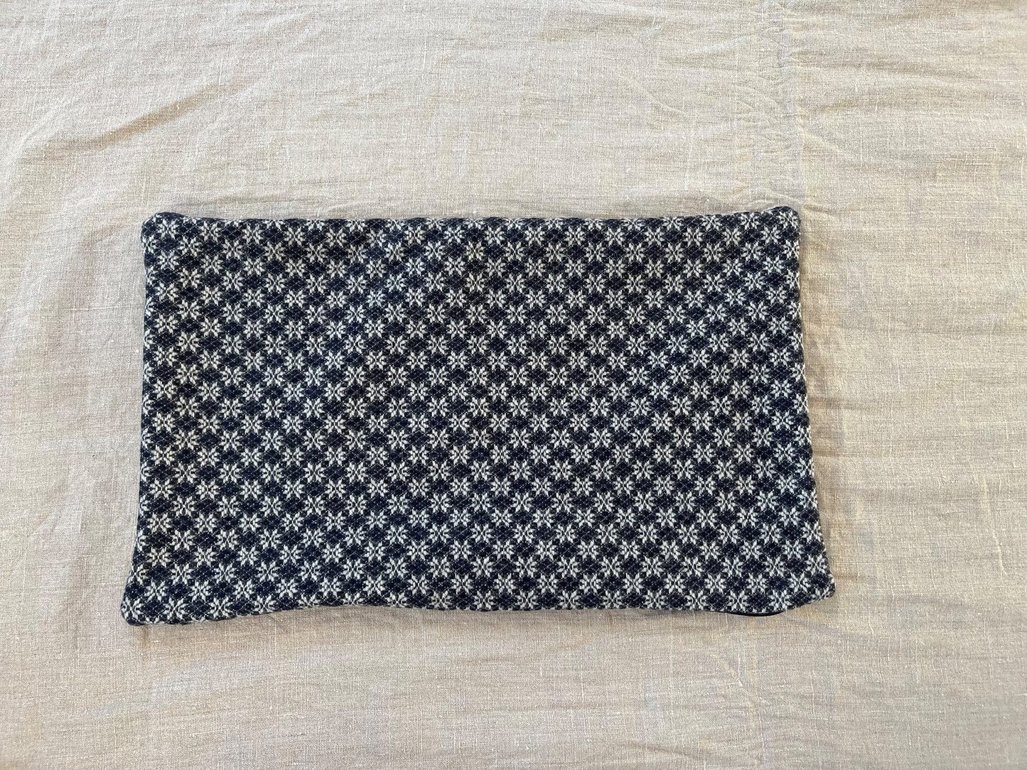 BISHU Dobby Rectangular Cushion Cover (Navy with Small Floral Pattern) 30cm x 50cm
