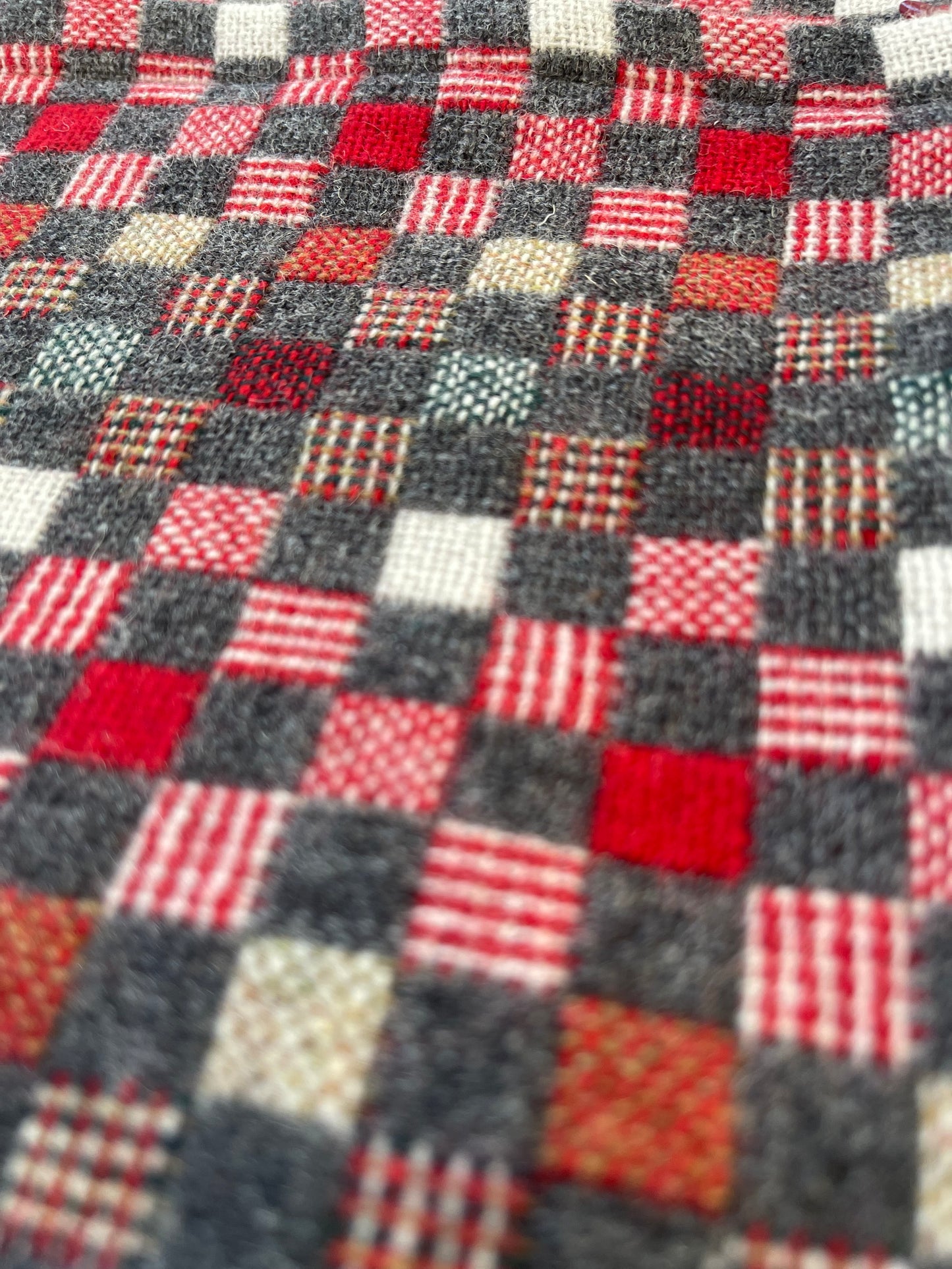 尾州 ドビー織り　正方形クッションカバー（市松　レッド）50cm×50cm