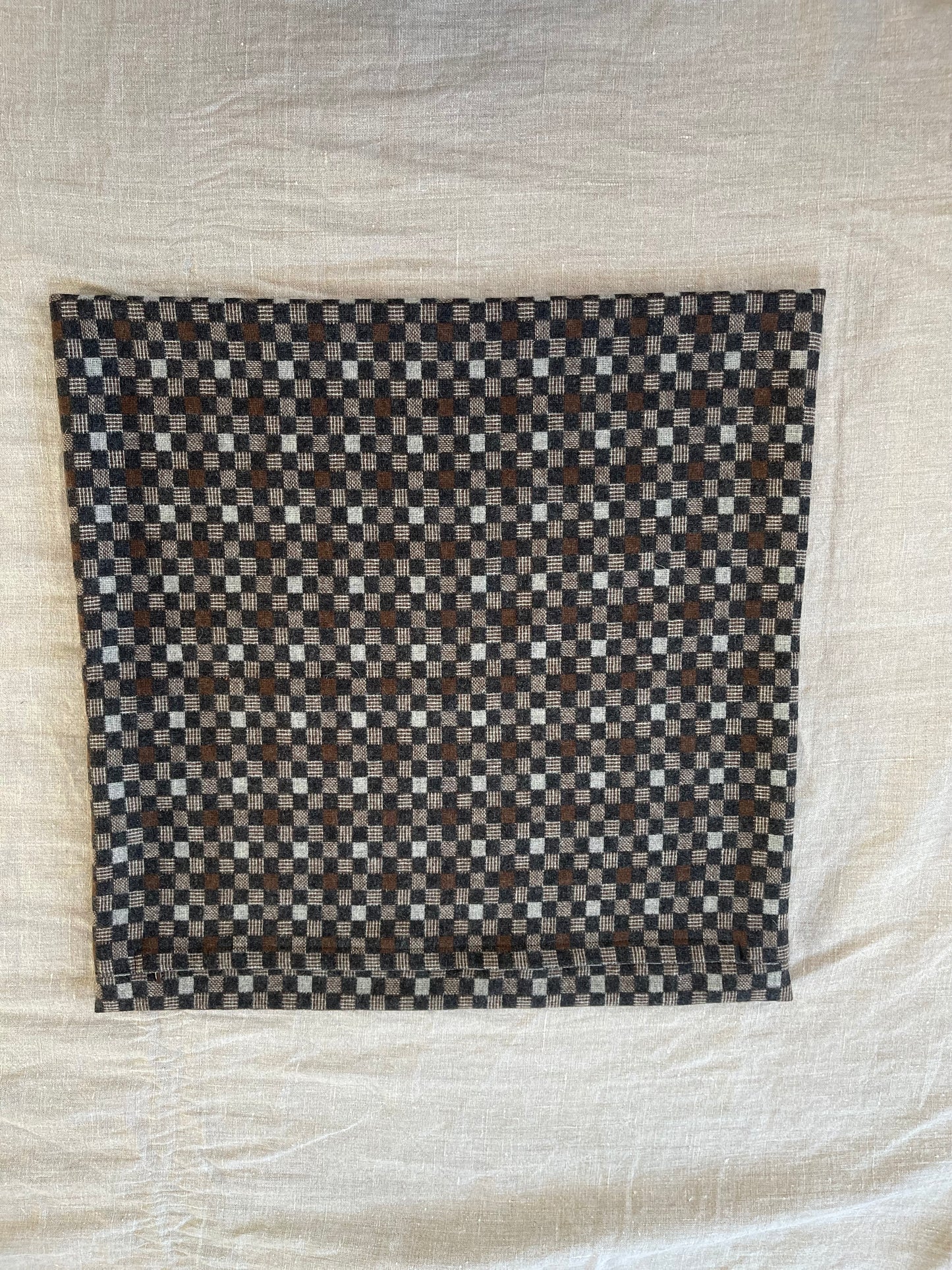 尾州 ドビー織り　正方形クッションカバー（市松　ブラウン）50cm×50cm