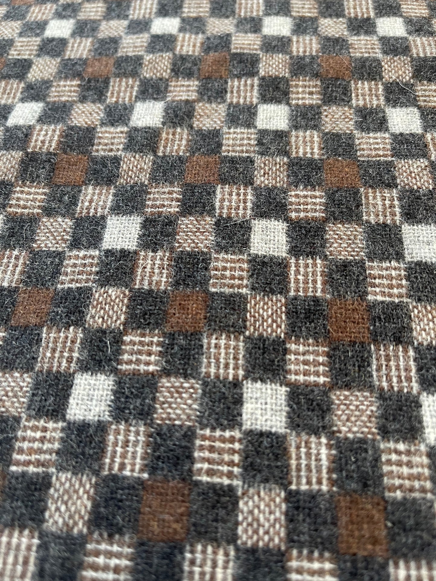 尾州 ドビー織り　正方形クッションカバー（市松　ブラウン）50cm×50cm