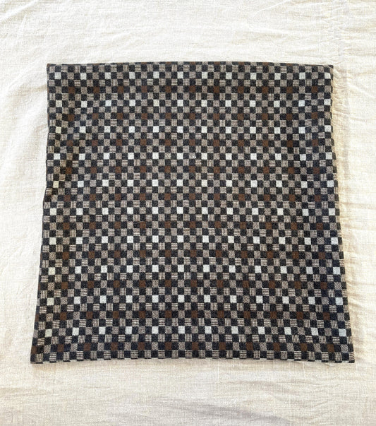 尾州 ドビー織り　正方形クッションカバー（市松　ブラウン）50cm×50cm
