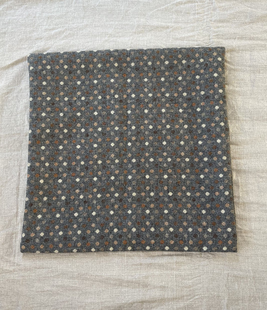 尾州 ドビー織り　正方形クッションカバー（水玉　グレー）50cm×50cm