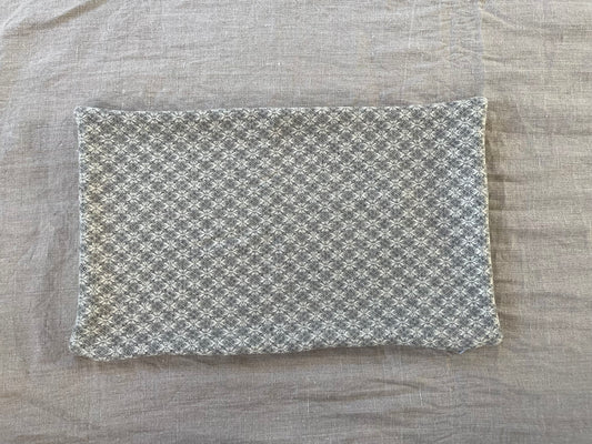 尾州 ドビー織り　長方形クッションカバー（小花柄　ライトグレー）30cm×50cm