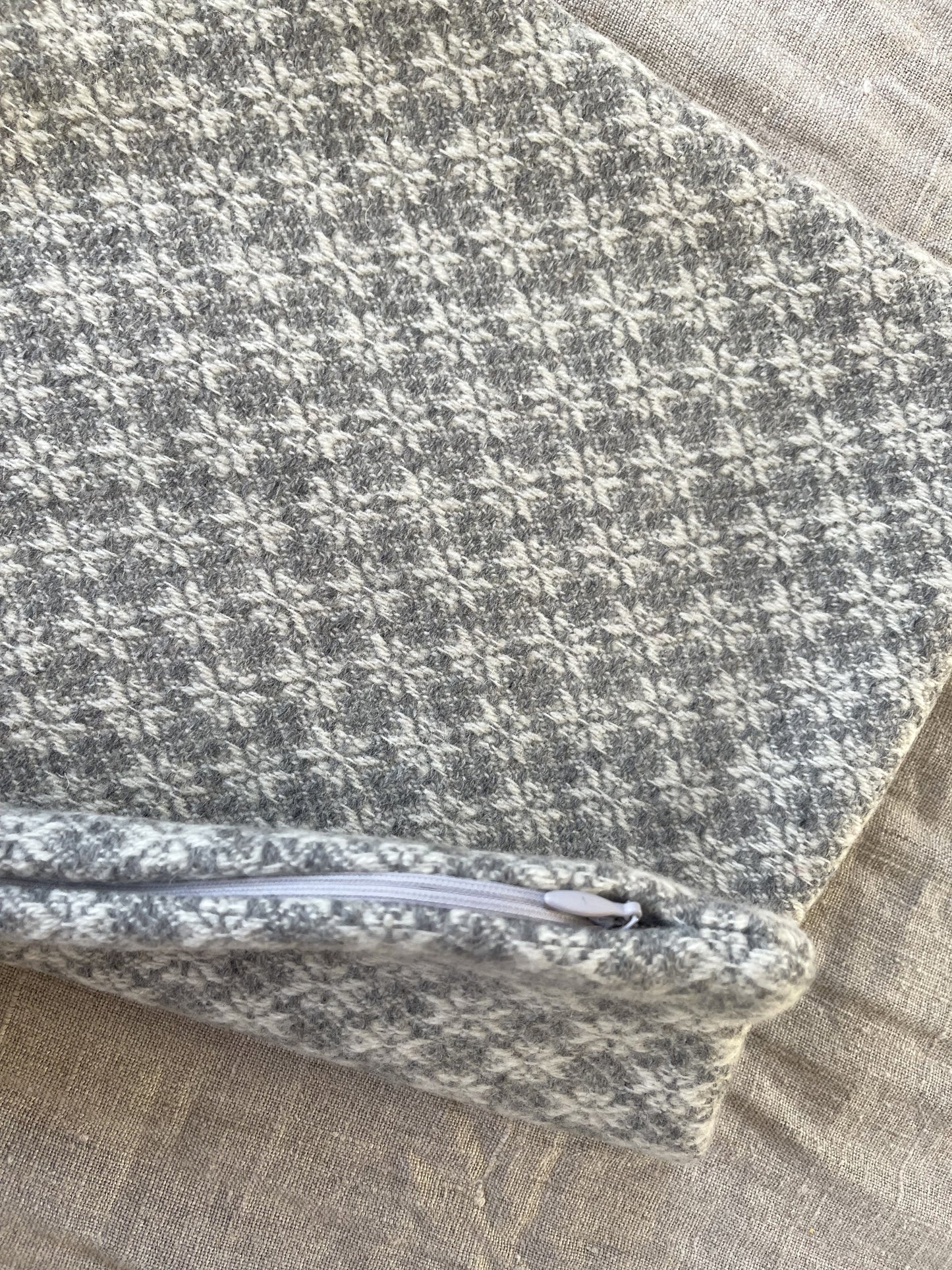 BISHU Dobby Rectangular Cushion Cover (Light Gray, Small Floral Print) 30cm x 50cm