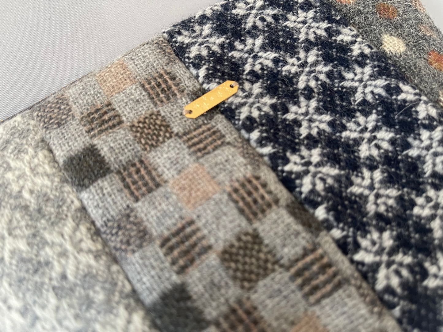 尾州　アップサイクルウール　ポーチ（パッチワーク）寒色