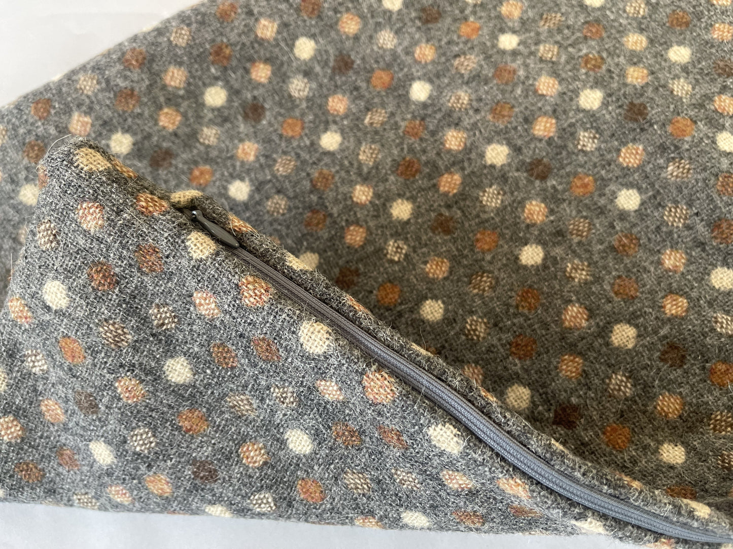 尾州 ドビー織り　長方形クッションカバー（水玉　グレー）30cm×50cm