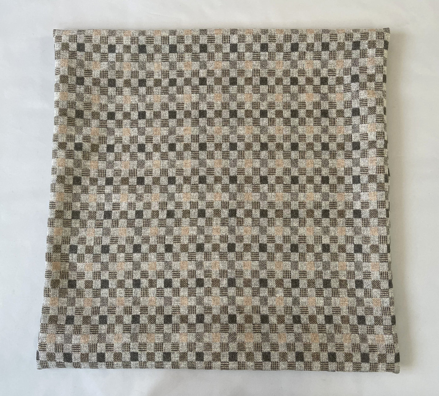 尾州 ドビー織り　正方形クッションカバー（市松　ライトグレー）50cm×50cm