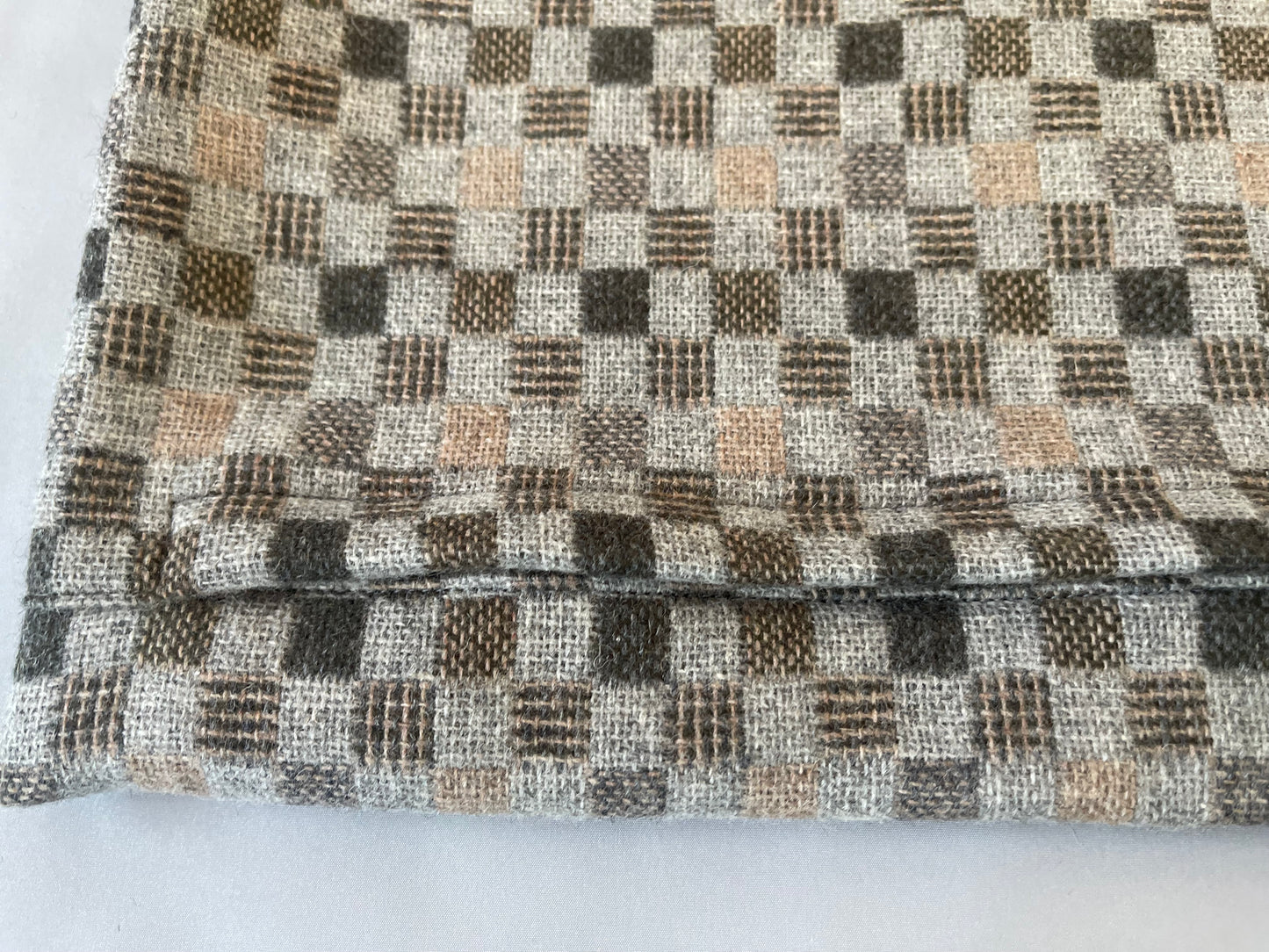 尾州 ドビー織り　正方形クッションカバー（市松　ライトグレー）50cm×50cm