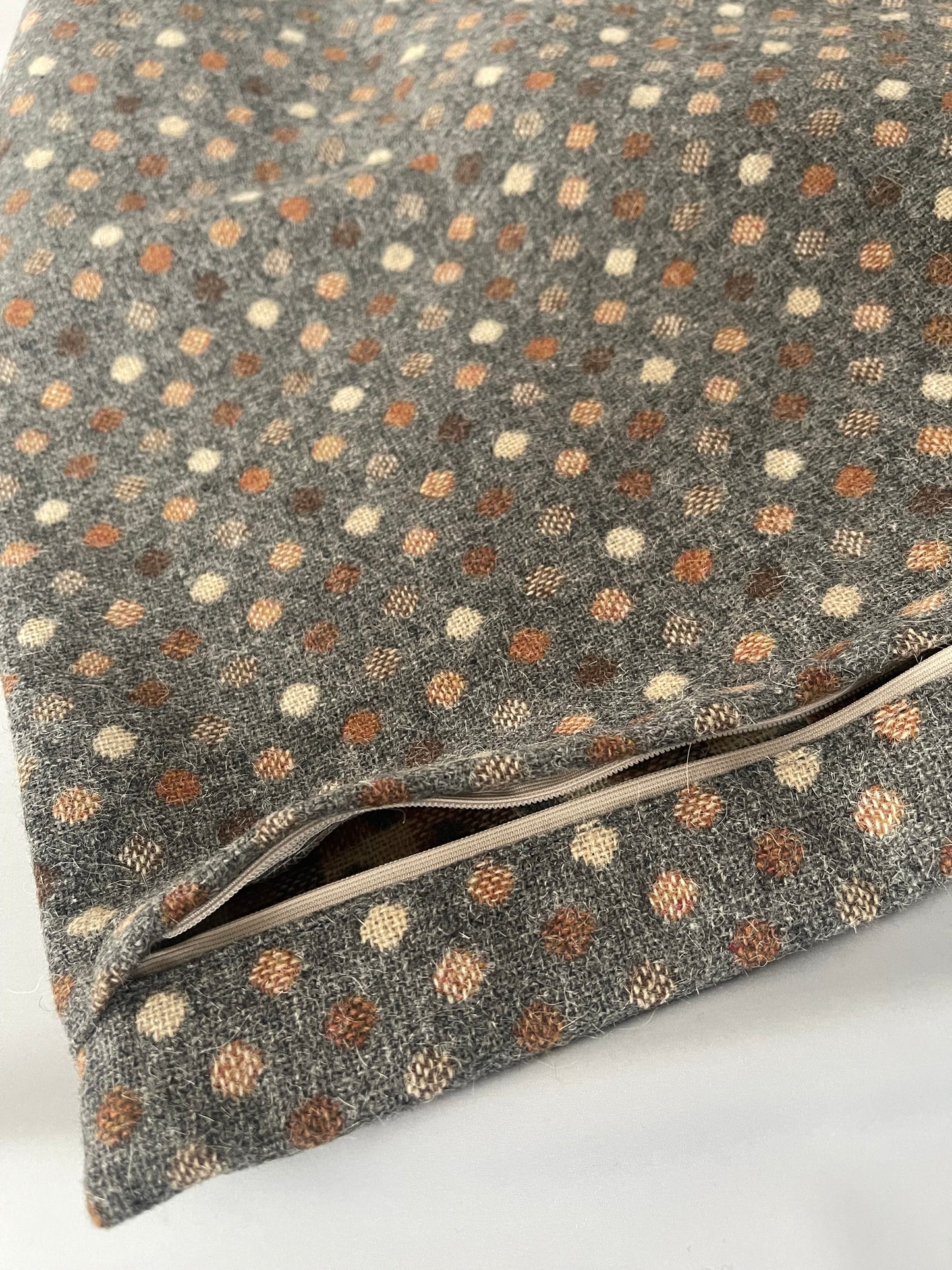 尾州 ドビー織り　正方形クッションカバー  50cm×50cm  （水玉　グレー）