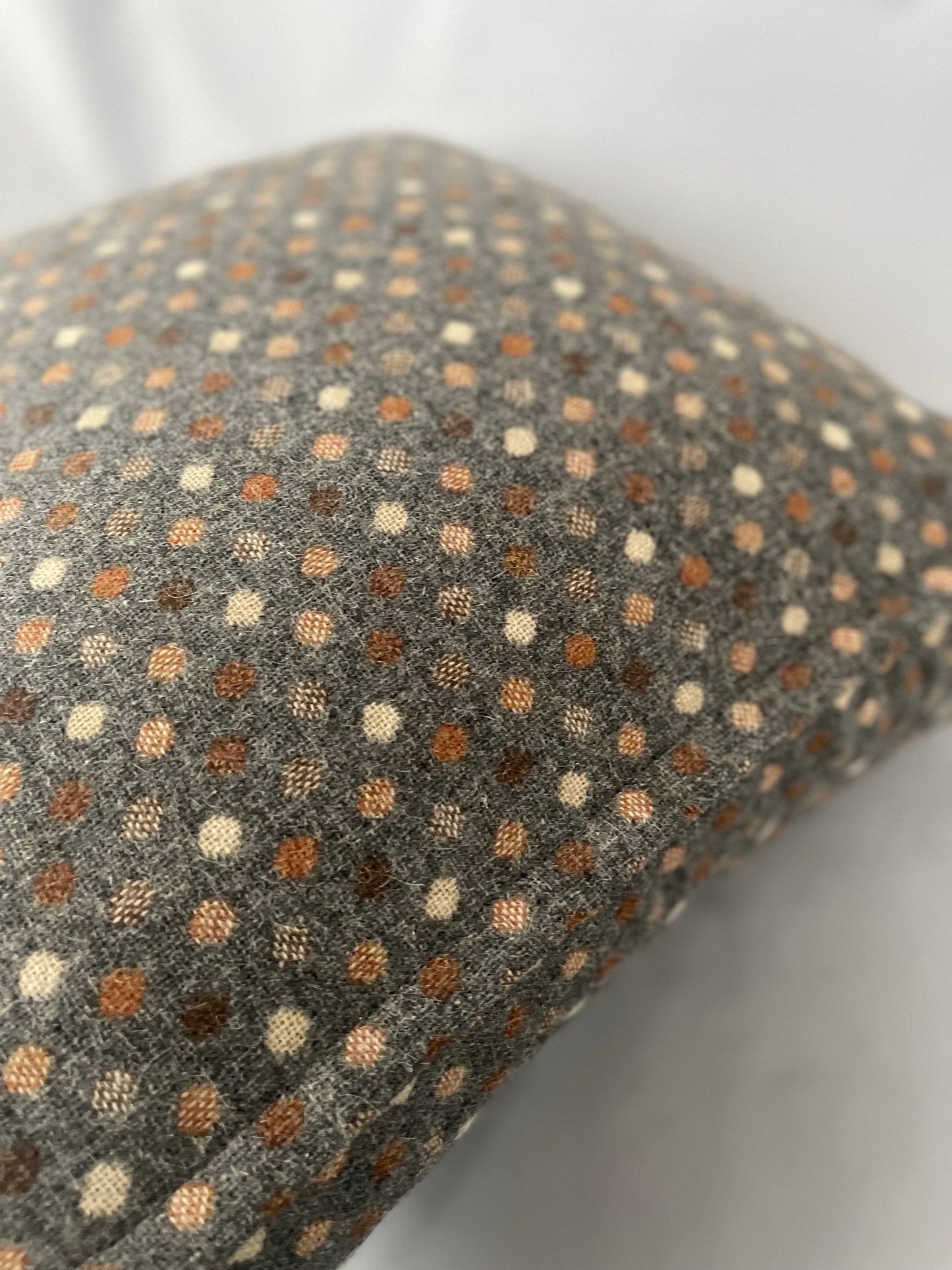 尾州 ドビー織り　正方形クッションカバー  50cm×50cm  （水玉　グレー）