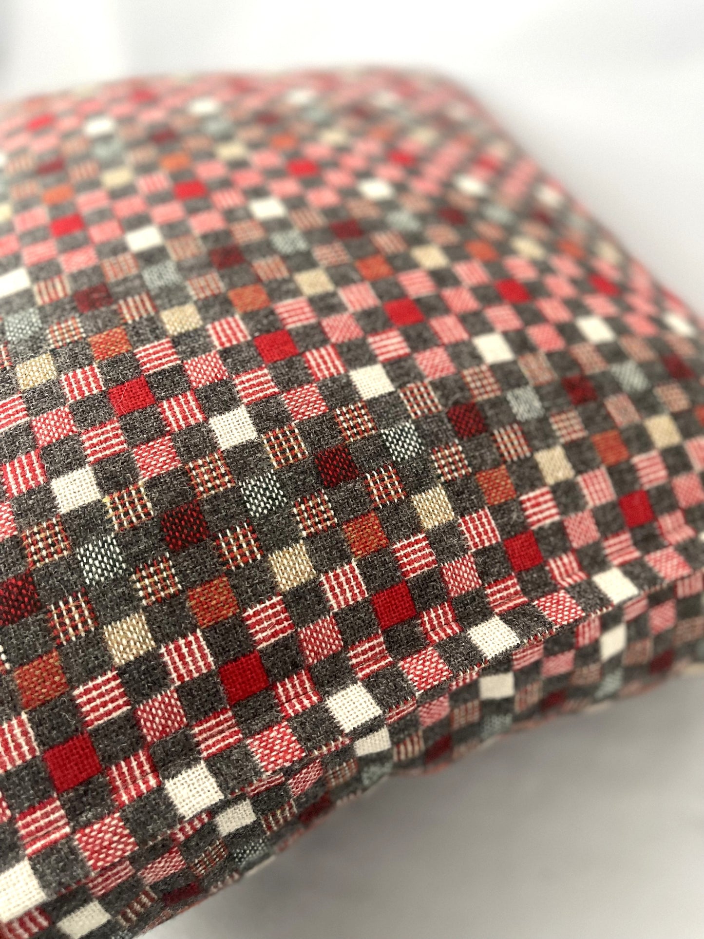尾州 ドビー織り　正方形クッションカバー  50cm×50cm  （市松　レッド）