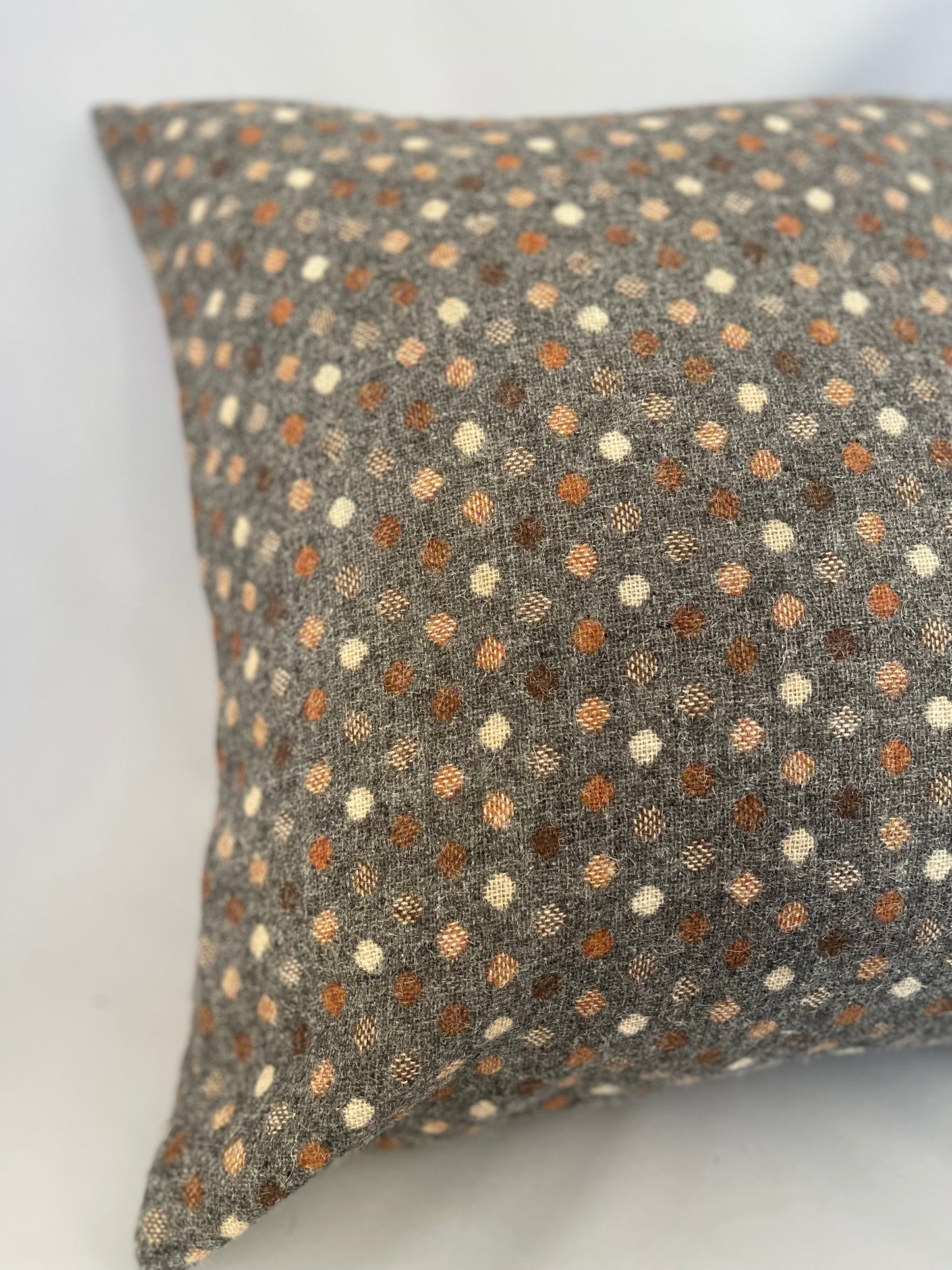 尾州 ドビー織り　正方形クッションカバー  45cm×45cm （水玉　グレー）