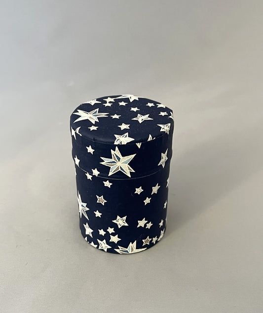 友禅和紙お茶缶  S (茶葉40 g用)　ORIGAMI STAR ダークネイビー/白糸目