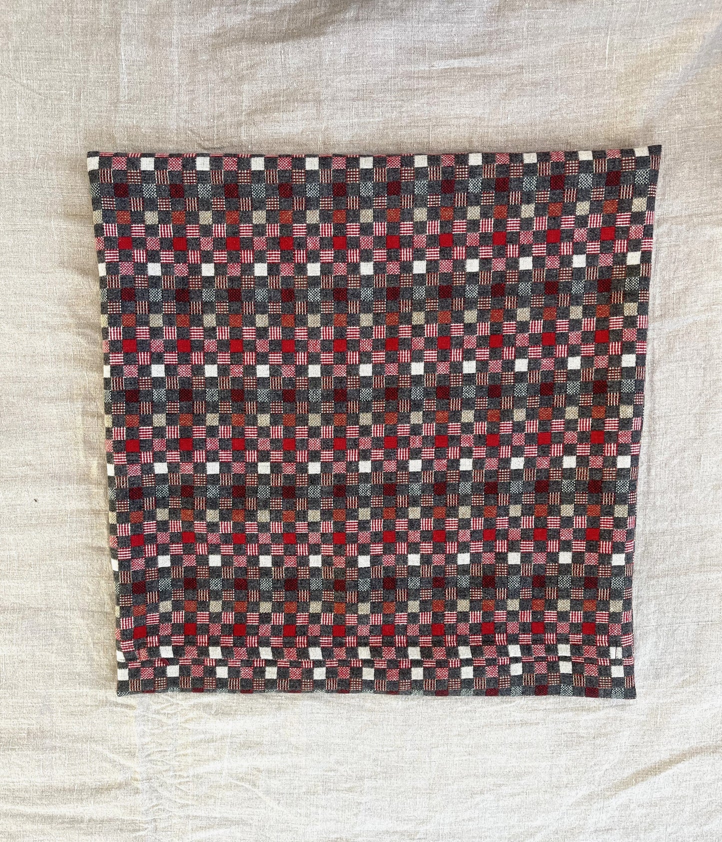 尾州 ドビー織り　正方形クッションカバー（市松　レッド）50cm×50cm